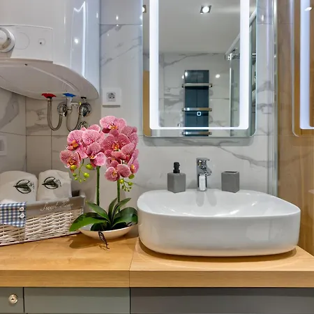 Lux M&b 3 * زلاتيبور