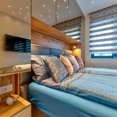 Lux M&b 3 * زلاتيبور